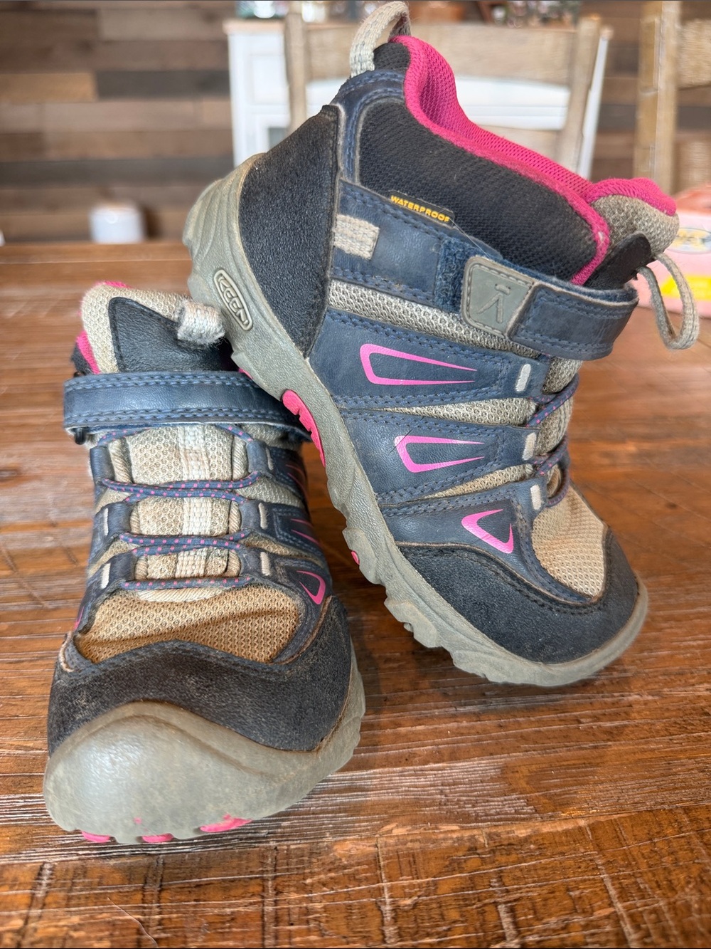 Girls Keen Kids blue and Pink Outdoor hiking shoes size 11